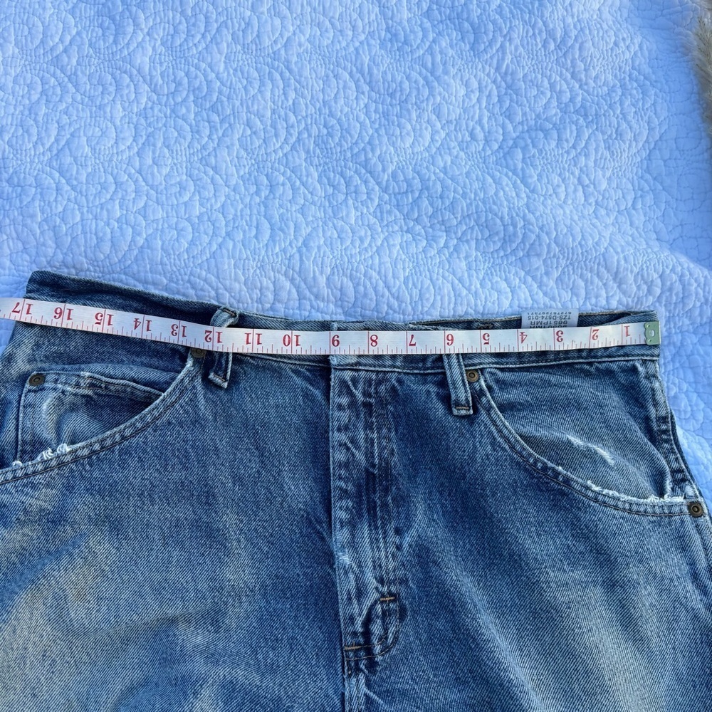 Vintage Distressed Wrangler Jeans | Tagged Men’s 34x32 | Fits Women’s 10/12 - Picture 6 of 16